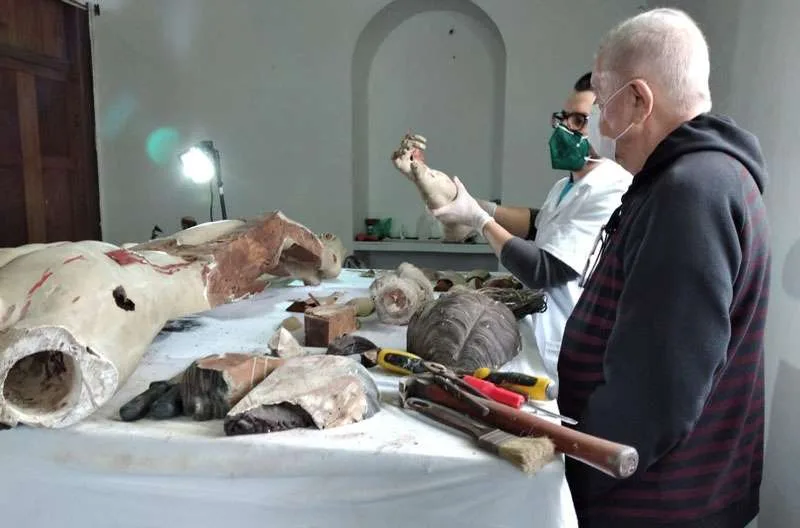 restauração-de-arte-sacra-4 Perdas na camada policroma da imagem sacra em madeira