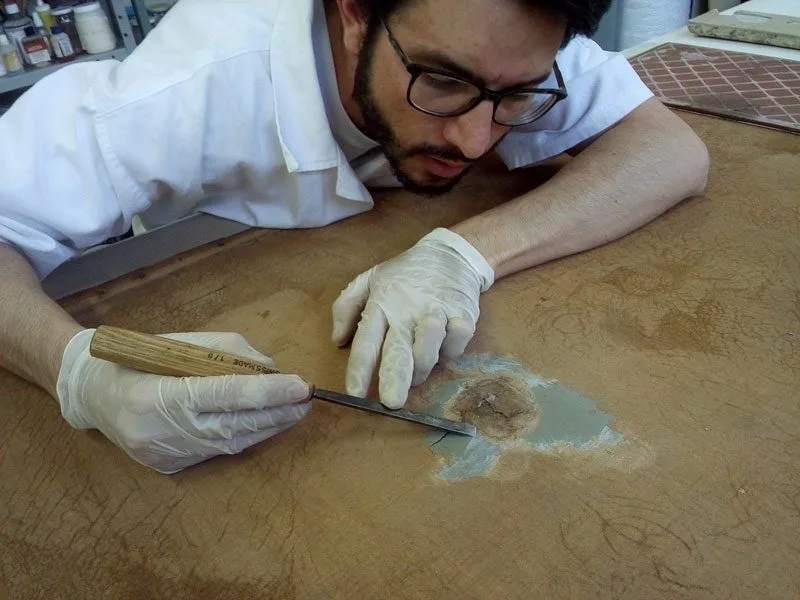 Relaxamento das bordas da tela da pintura Sagrada Família