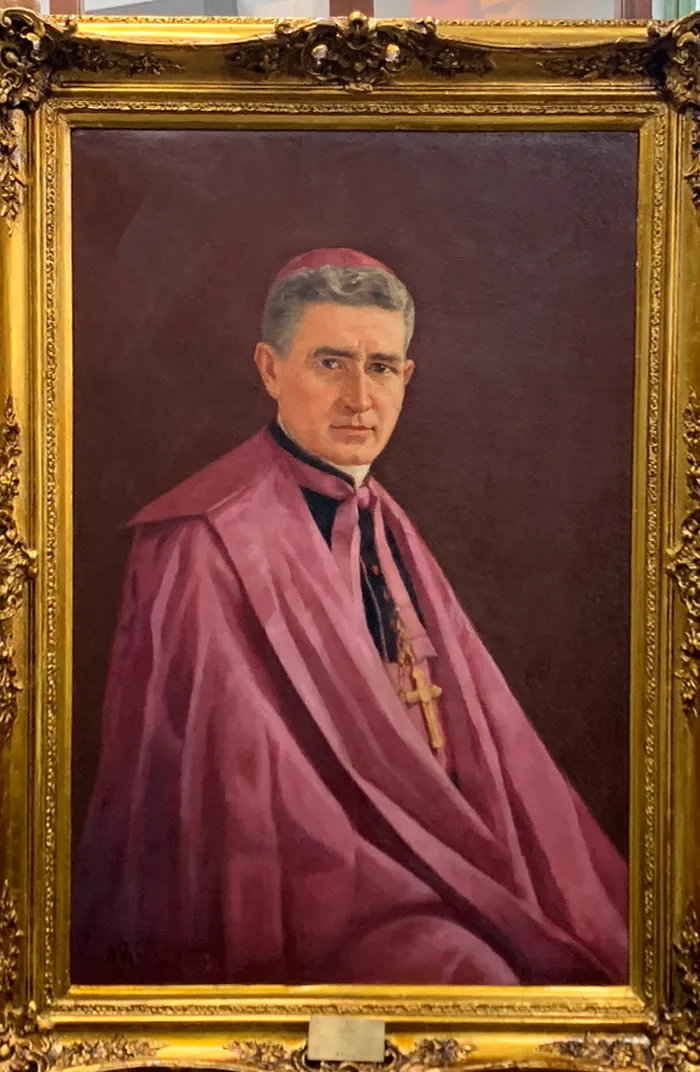 Retrato a óleo de Dom José Maurício da Rocha restaurado e emoldurado, com a cromia do manto recuperada